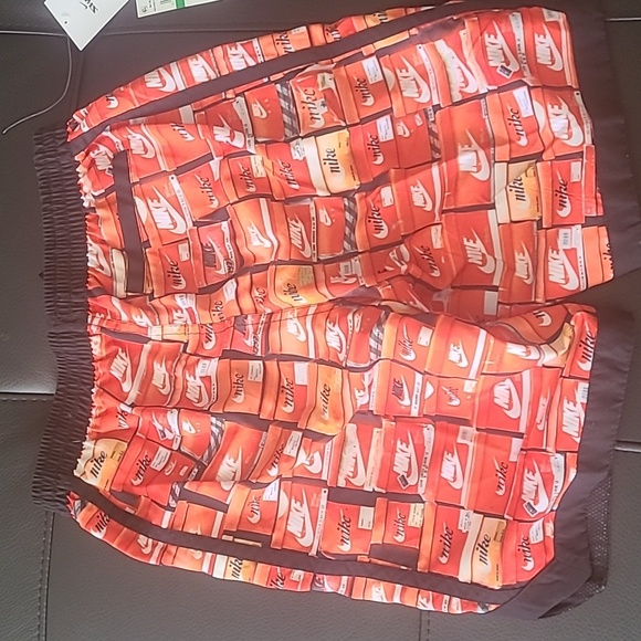 Nwt Nike Boys Swim trunks size XL - Picture 3 of 4